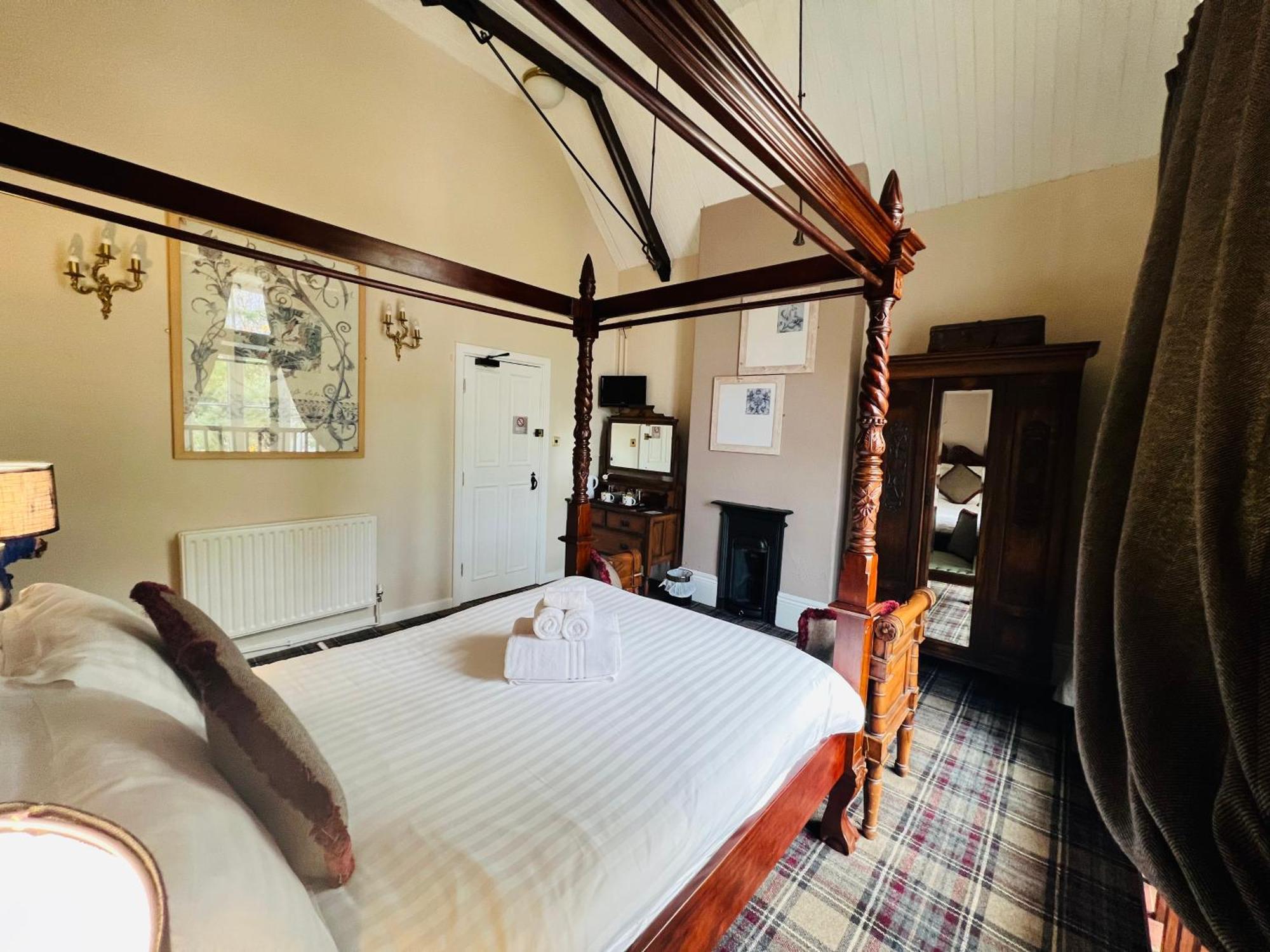 Peak Hotel Castleton Castleton  Ngoại thất bức ảnh